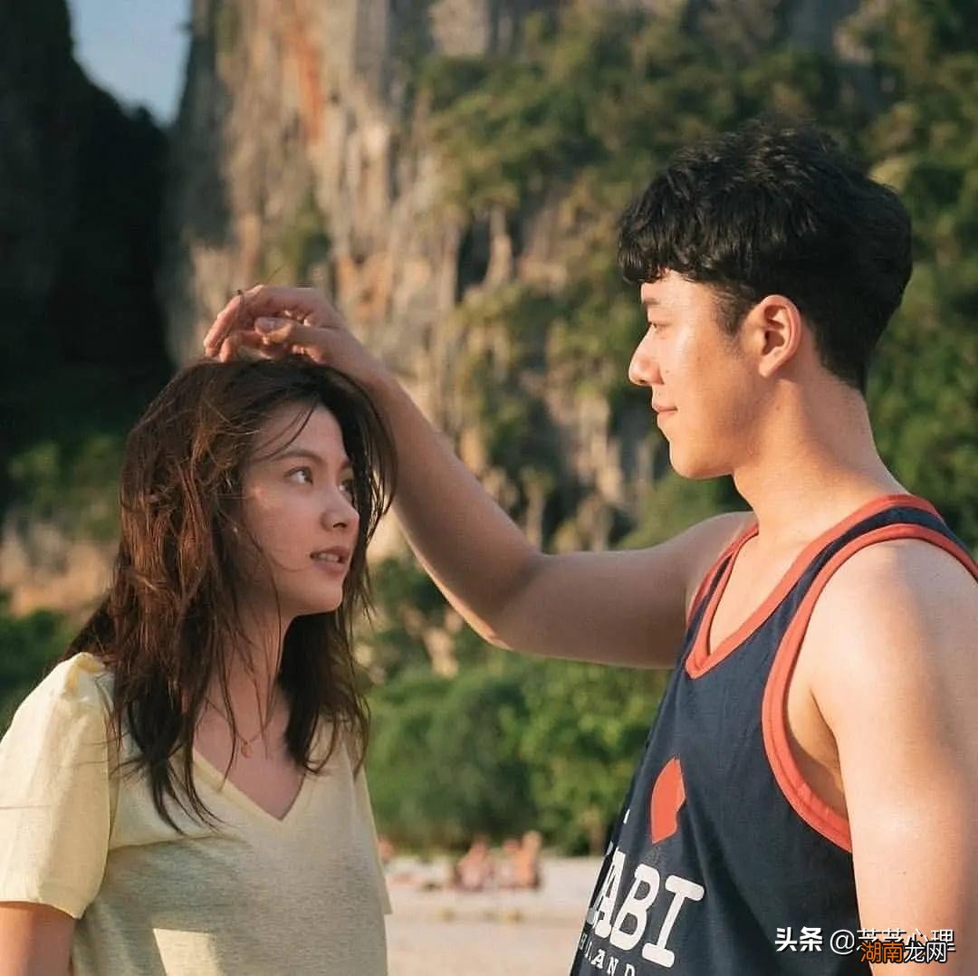 男生什么情况下会对女生摸头杀 男生会随意摸头杀吗