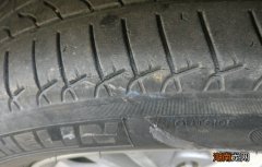 轮胎侧面有小裂纹要紧吗