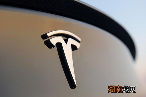 特斯拉将很快将Netflix和YouTube流媒体带入其汽车
