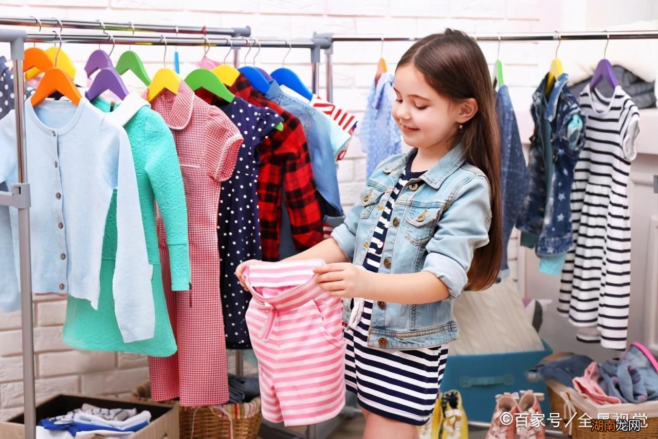 快速解决裙子起静电老是往身上贴 裙子吸腿除静电小妙招