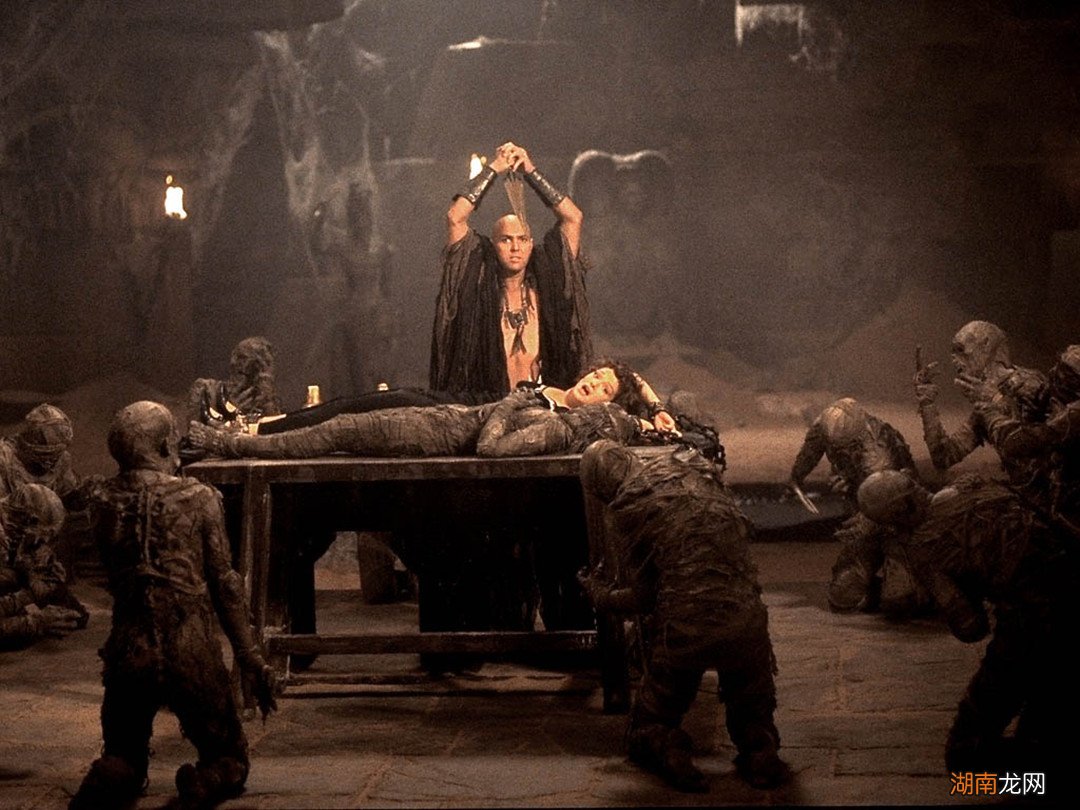 死人在棺材多久会腐烂变化 人在棺材腐烂过程图片