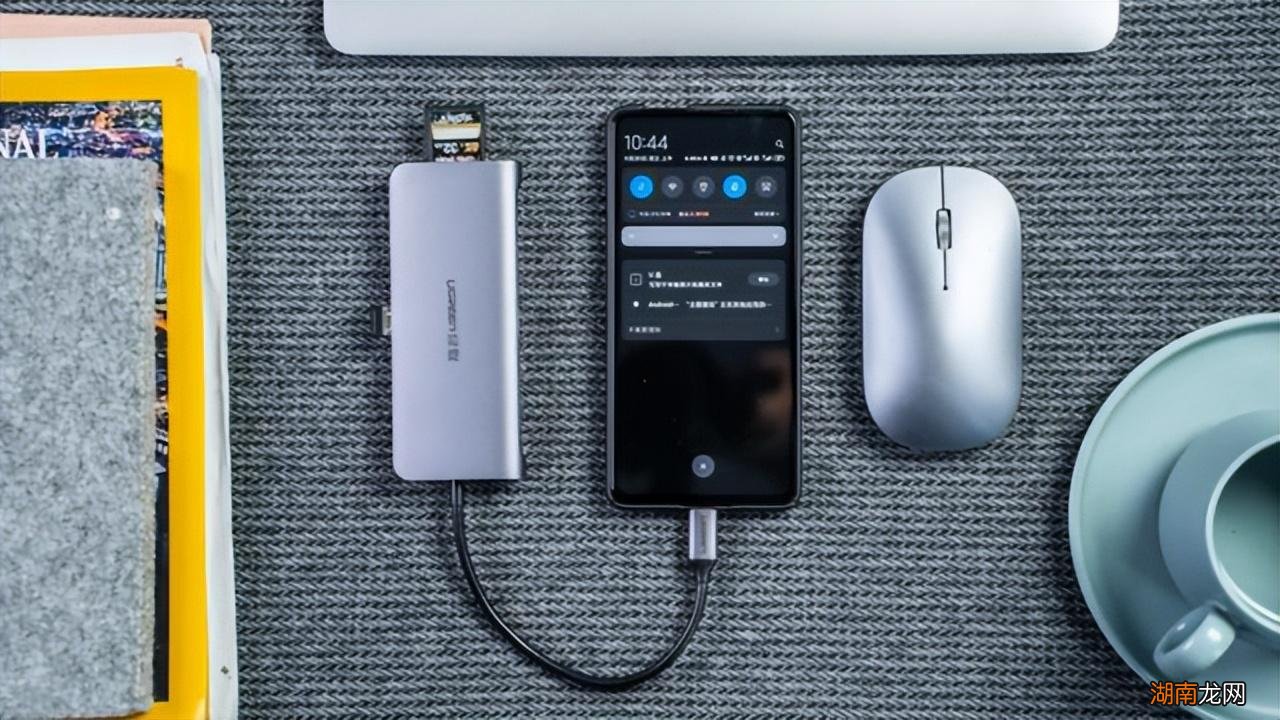 轻松搞定手机投屏电视的教程 如何投屏到电视机上全屏