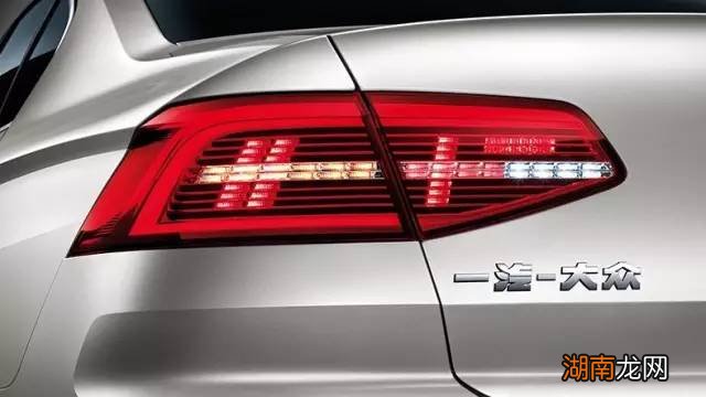 迈腾尾灯改装怎么拆