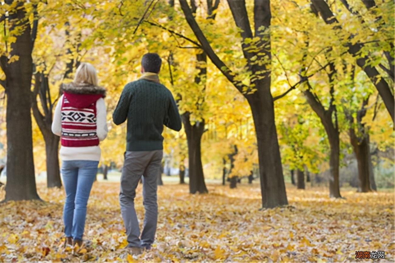 男人真的爱你会有哪些小动作 给你枕手臂的男人心理