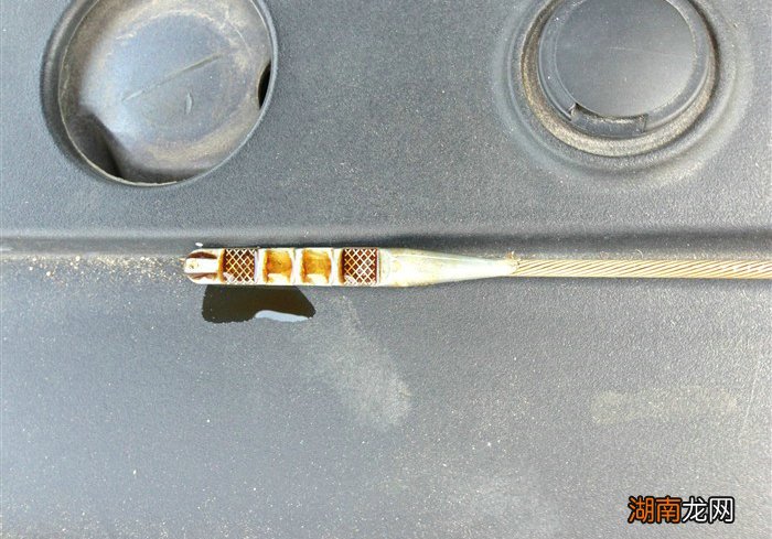 汽车机油一般加多少升