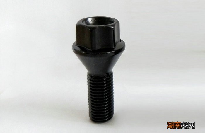 轮胎螺丝会越跑越紧吗