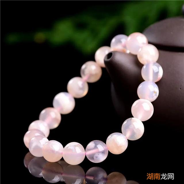 天蝎男对有好感的女生的行为 天蝎男一眼就喜欢的女人