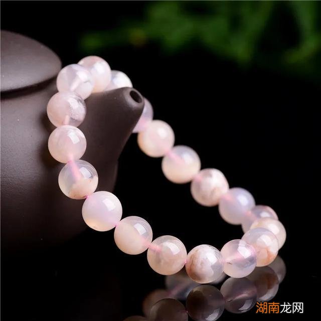 天蝎男对有好感的女生的行为 天蝎男一眼就喜欢的女人