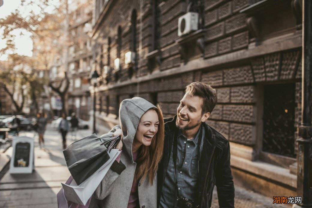 狮子男喜欢你的各种暗示表现 狮子男开始动情的细节