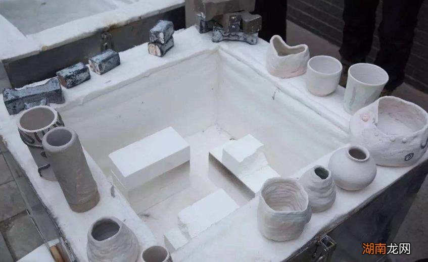 骨瓷真是用骨灰做成的吗 骨瓷是什么材料制成的