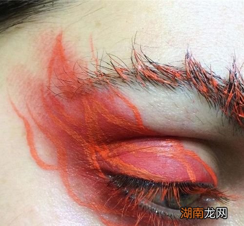 女人纹眉是动了风水吗 红色眉毛有什么风水说法