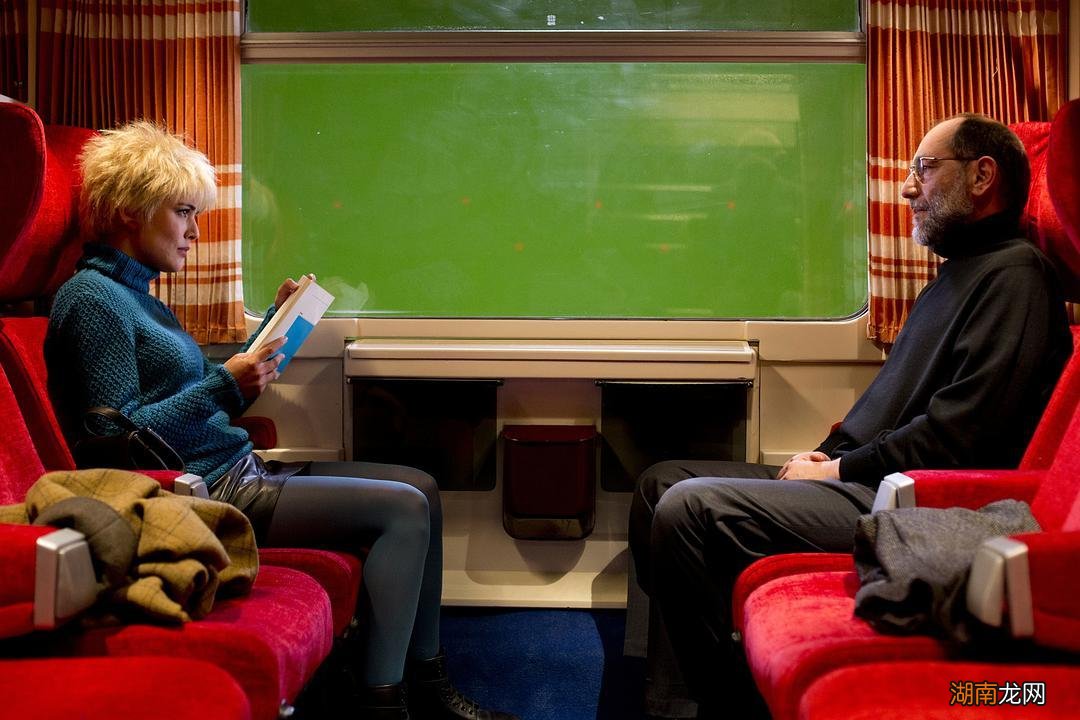 连续梦到同一个人代表什么预兆 连续两天梦到同一个人