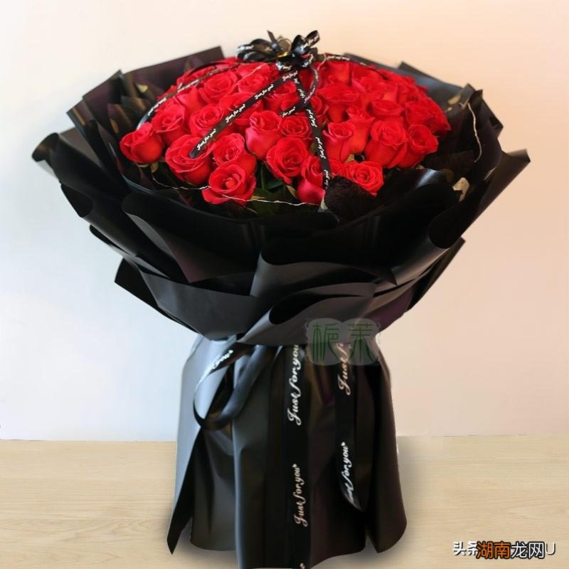 结婚纪念日送老婆什么鲜花最合适