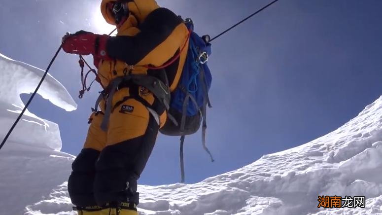 珠穆朗玛峰位于中国境内哪个地区 珠穆朗玛峰属于哪个省份