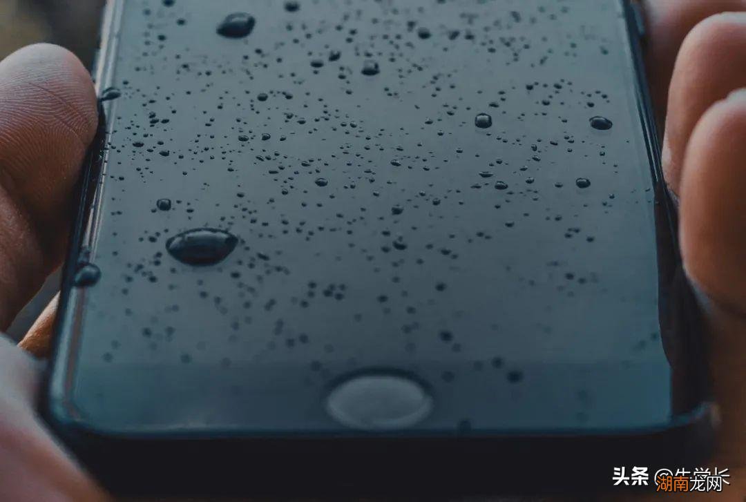 iphone屏幕黑屏闪烁解决方法 苹果手机闪屏是什么原因