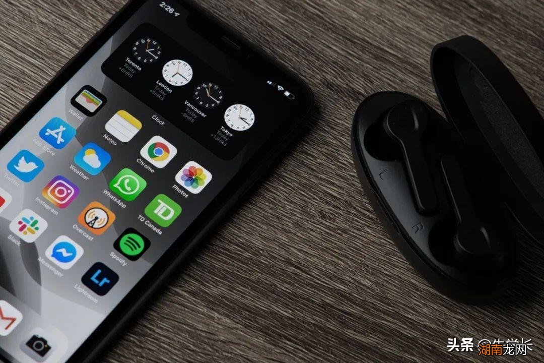 iphone屏幕黑屏闪烁解决方法 苹果手机闪屏是什么原因