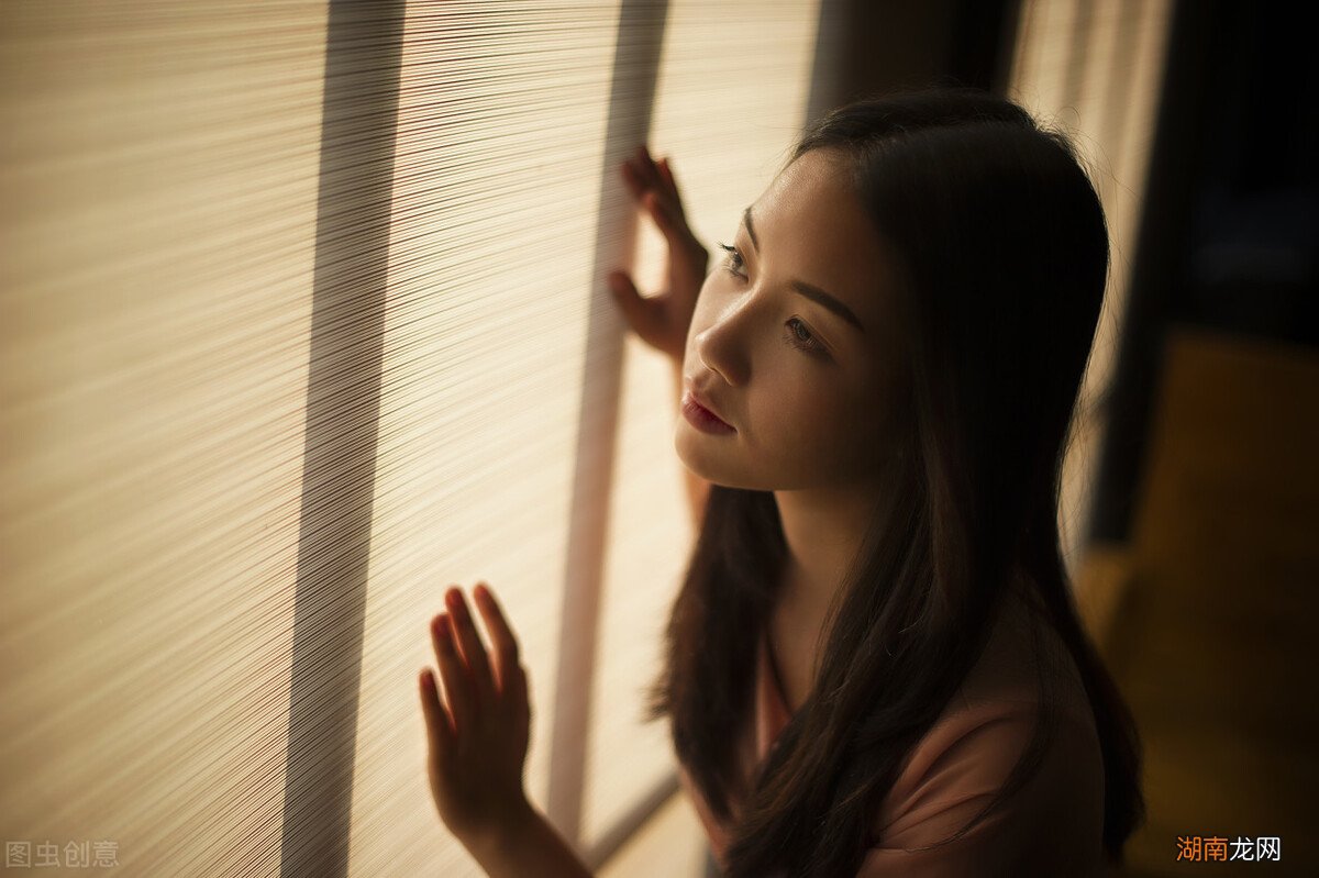 聊天对方说你怎么幽默回复 对方问你是谁高情商怎么回答