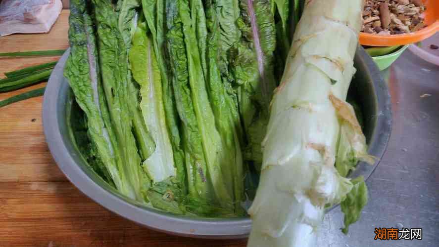 油麦菜下面的梗是莴笋吗?能吃吗?