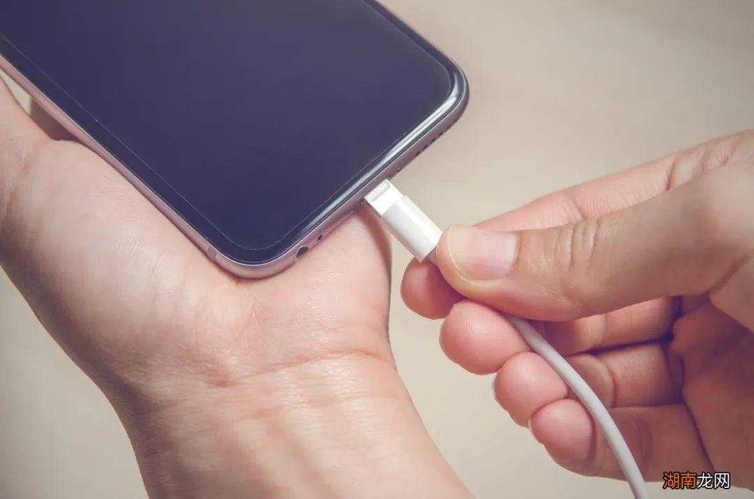 iphone充电次数查询指令 苹果手机怎么查充电次数