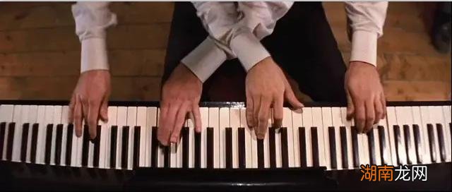 海上钢琴师选择死亡的原因 海上钢琴师不去找女孩的原因