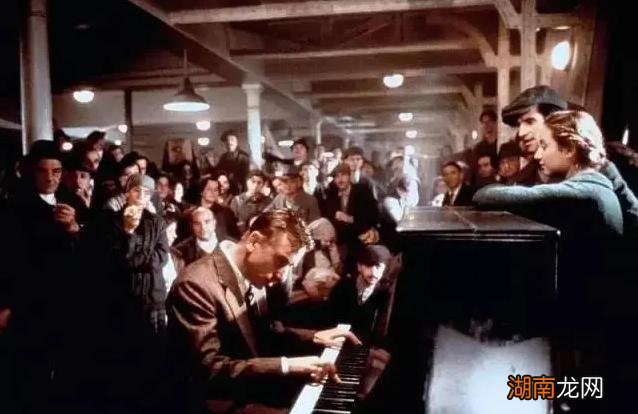 海上钢琴师选择死亡的原因 海上钢琴师不去找女孩的原因
