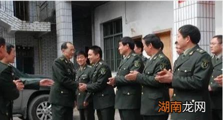 少将到地方上是什么级别 一个少将相当于一个什么官