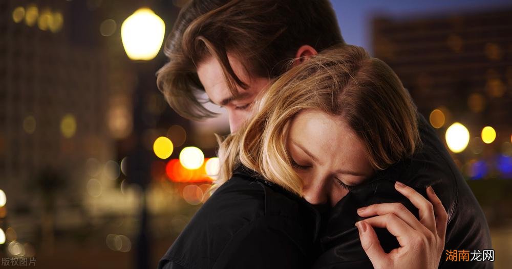 如何高情商安慰男人心情不好 怎么安慰男朋友心情不好