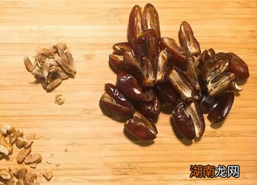 椰枣是蜜饯还是天然的?能直接吃吗?