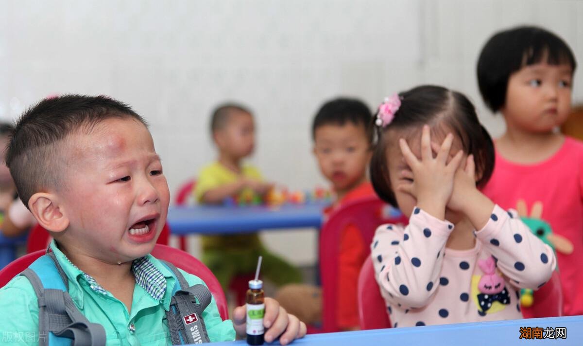 宝宝上幼儿园不听指令坐不住 幼儿园孩子坐不住好动怎么办