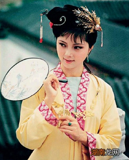 薛宝钗的人物形象特征分析与概括 红楼梦薛宝钗性格特点