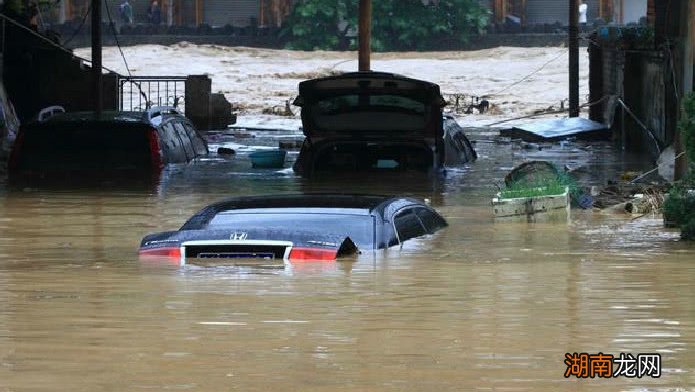 下雨天车被水淹了怎么办