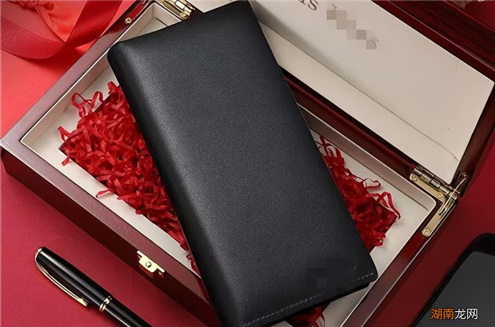 有纪念意义的成年礼物 男孩18岁成人礼父母送什么礼物好