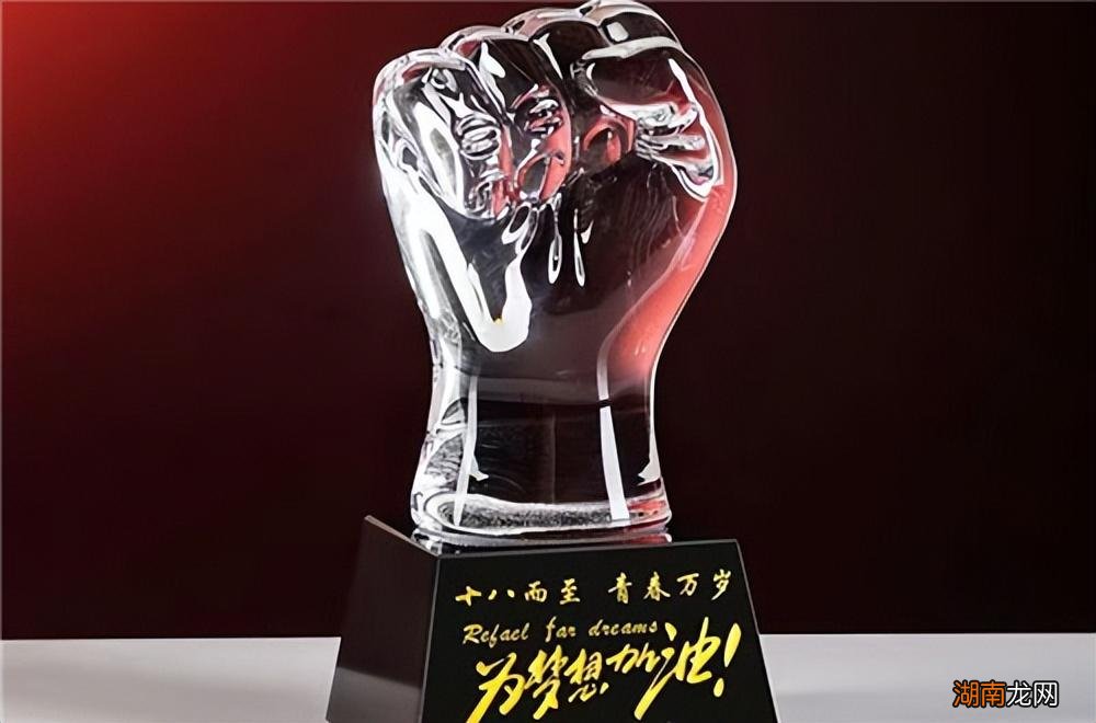 有纪念意义的成年礼物 男孩18岁成人礼父母送什么礼物好