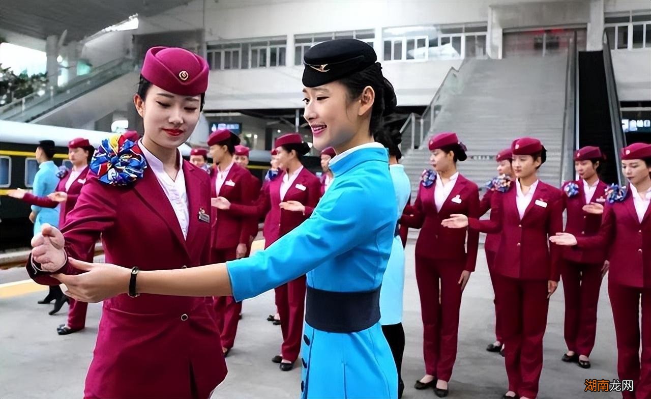 空姐的薪水真的很高吗 空姐的工资待遇怎么样