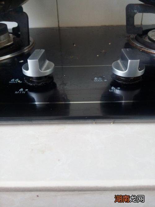 开关拧不动的原因及解决办法 燃气灶开关拧不动咋办图解