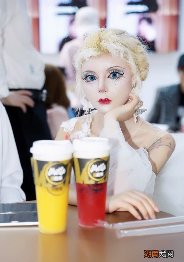 网红迪丽拉整容前后对比照 芭比迪丽拉原来的样子素颜