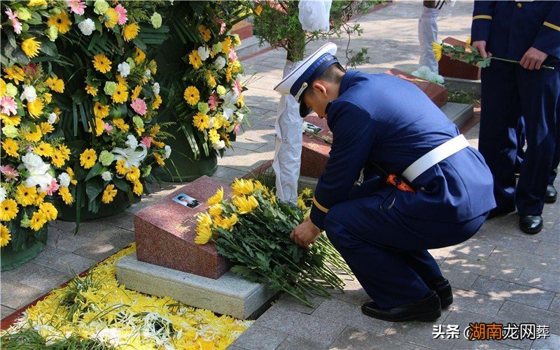 人死后民间的安葬习俗及下葬日期 火化后多久下葬比较好