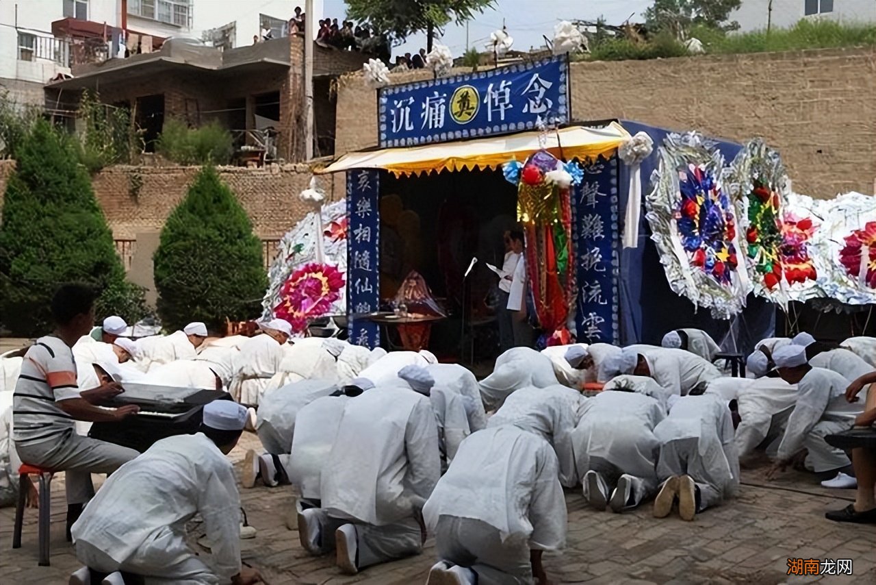 参加葬礼时需要注意的三大禁忌内容 参加葬礼怎么避开晦气