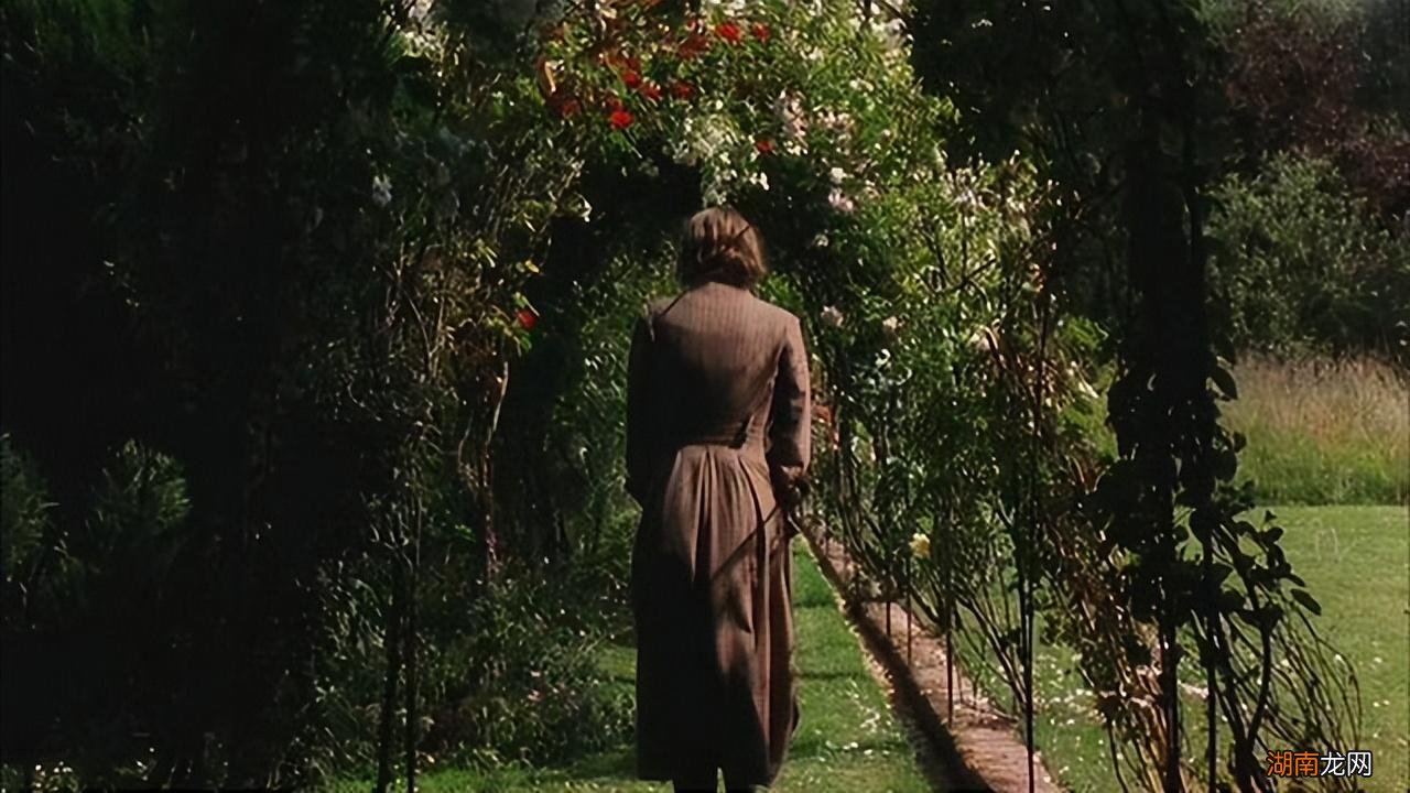 心理学上分析盯着你看 上一个人一直盯着你看是什么意思