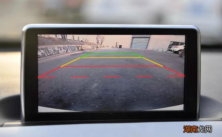 倒车影像辅助线怎么看距离