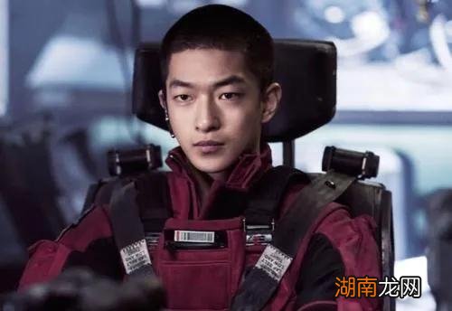 男演员屈楚萧殴打前女友事件 95后小生屈楚萧是怎么凉的