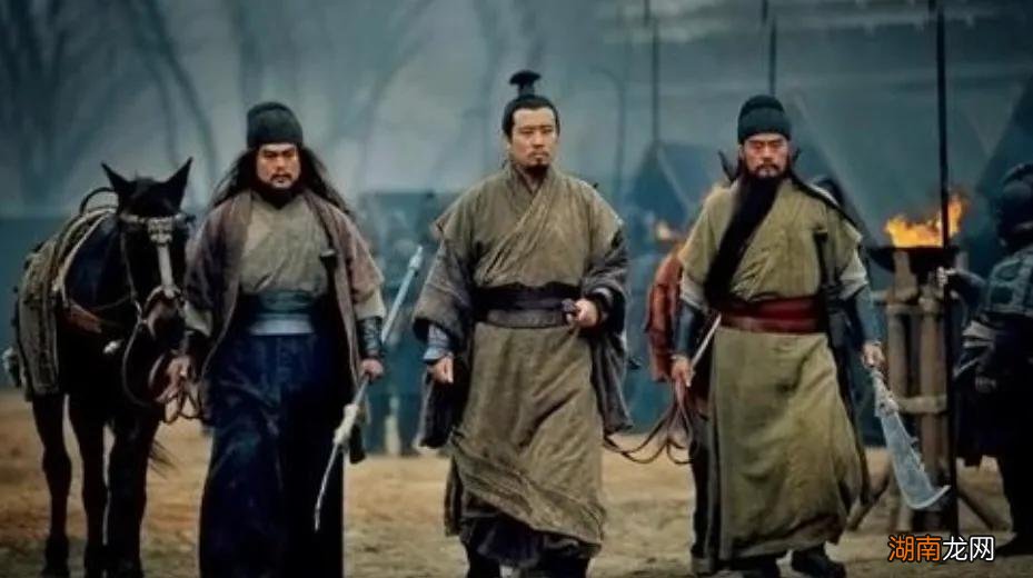 刘备摔孩子收买人心典故的意思 刘备摔孩子的故事简介