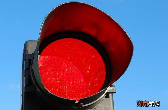 闯红灯了多久可以看到违章