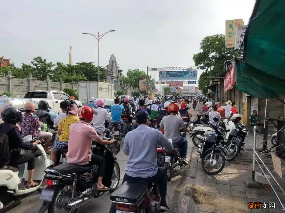 柬埔寨人主要讲英语与高棉语种 柬埔寨说什么语言为主