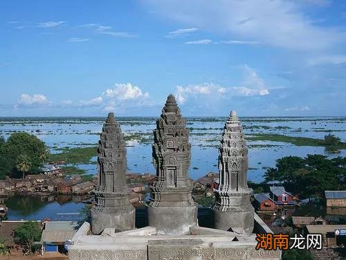 柬埔寨人主要讲英语与高棉语种 柬埔寨说什么语言为主