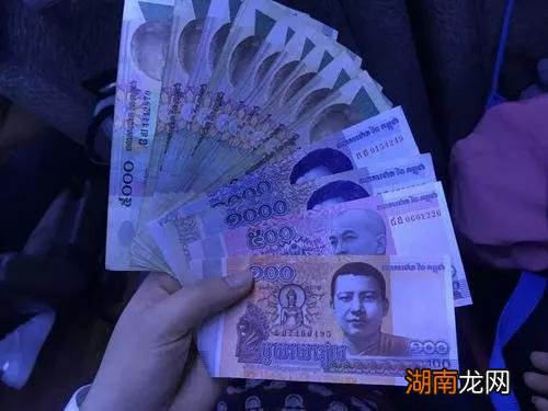 柬埔寨人主要讲英语与高棉语种 柬埔寨说什么语言为主