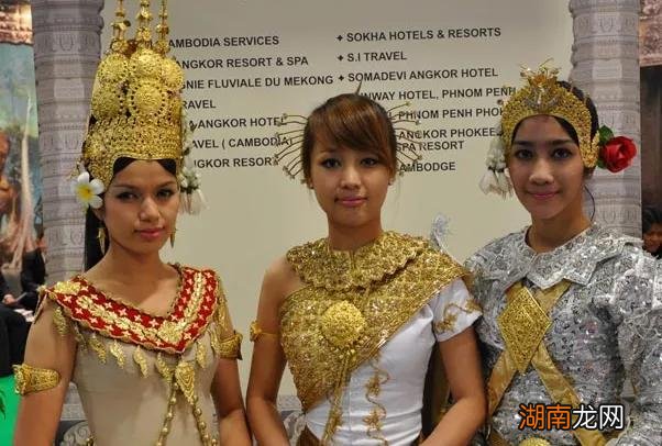 柬埔寨人主要讲英语与高棉语种 柬埔寨说什么语言为主