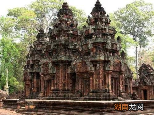 柬埔寨人主要讲英语与高棉语种 柬埔寨说什么语言为主