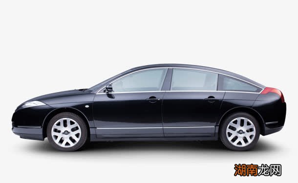 前挡风玻璃贴膜是贴里面还是外面