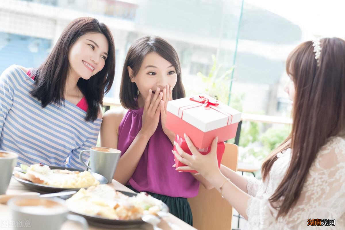 朋友搬家送这些礼物寓意好 去别人新家一般都带什么礼物